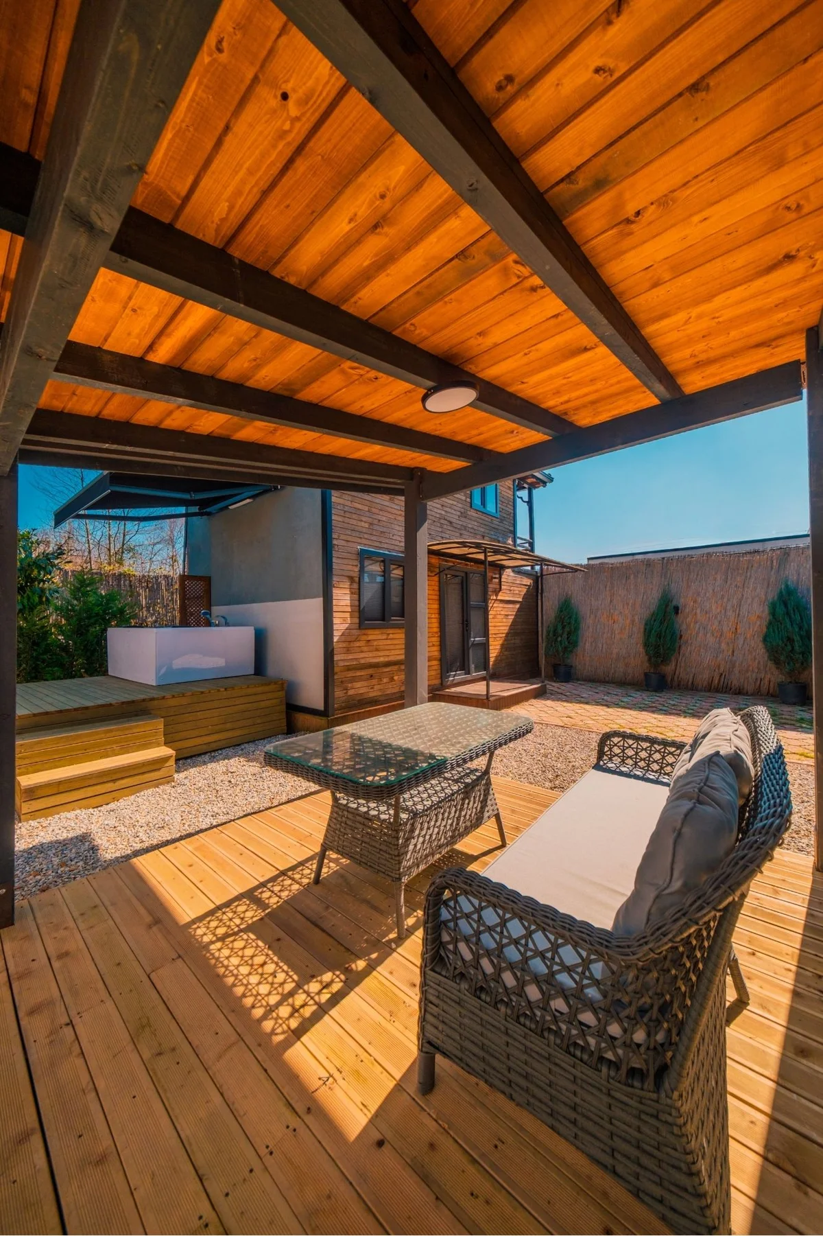 M1 - Jacuzzi Bungalow - Image 2