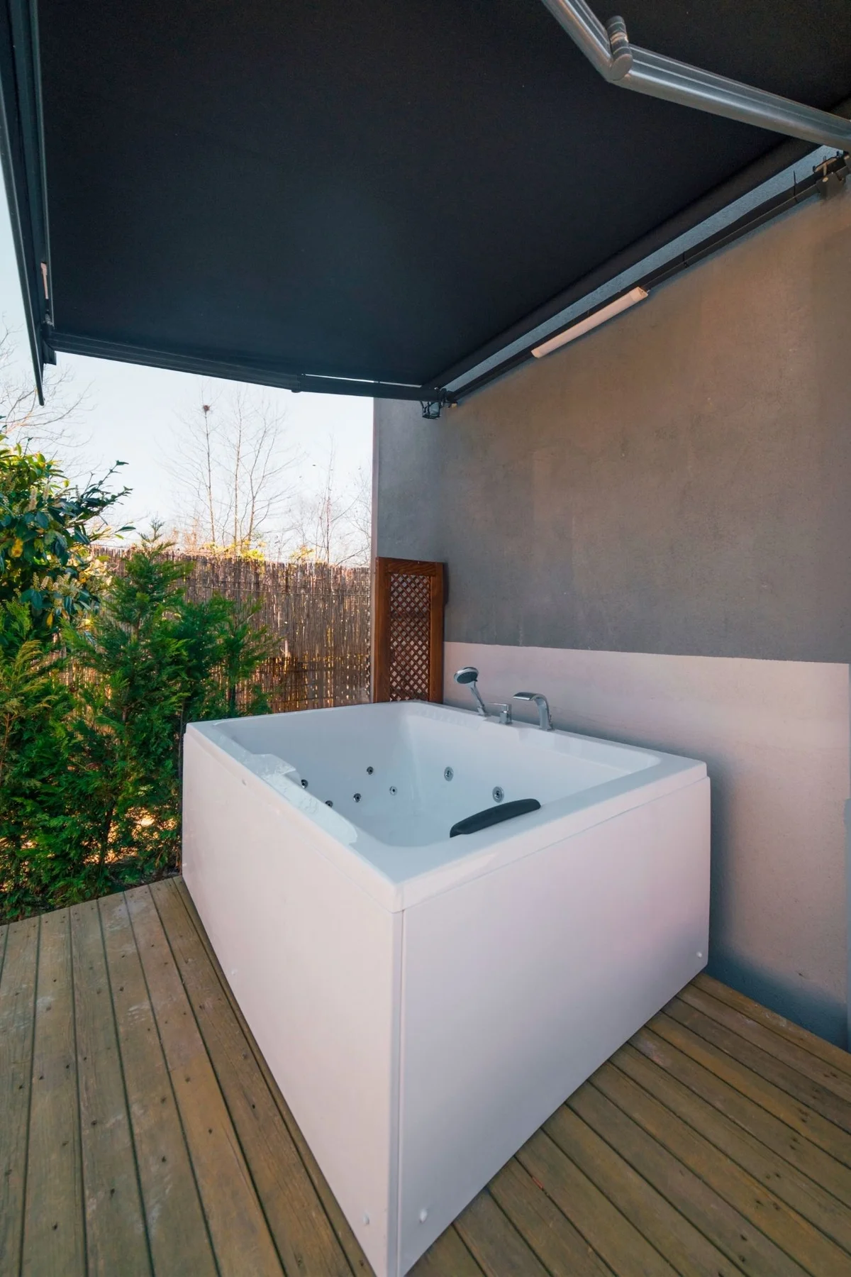M1 - Jacuzzi Bungalow - Image 3