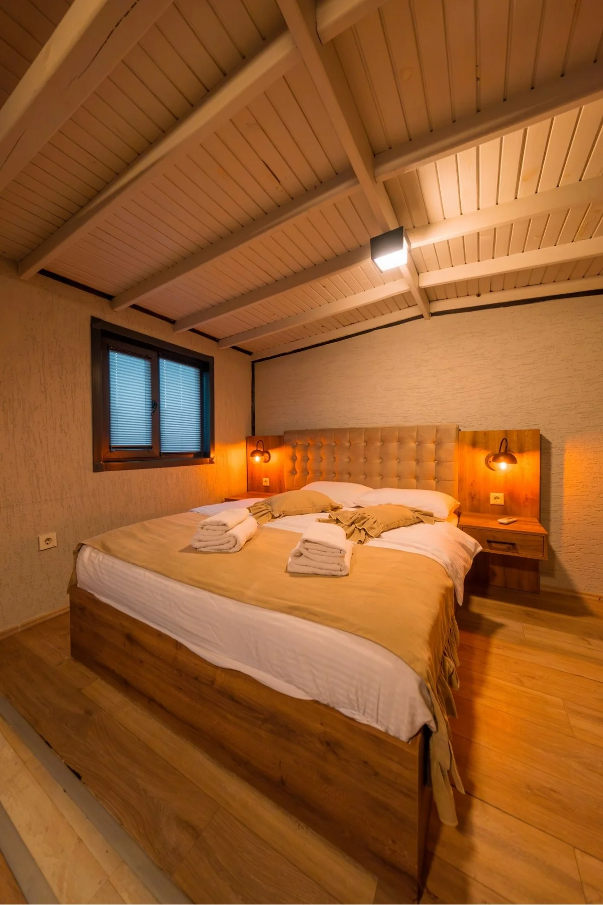 M1 - Jacuzzi Bungalow - Image 4