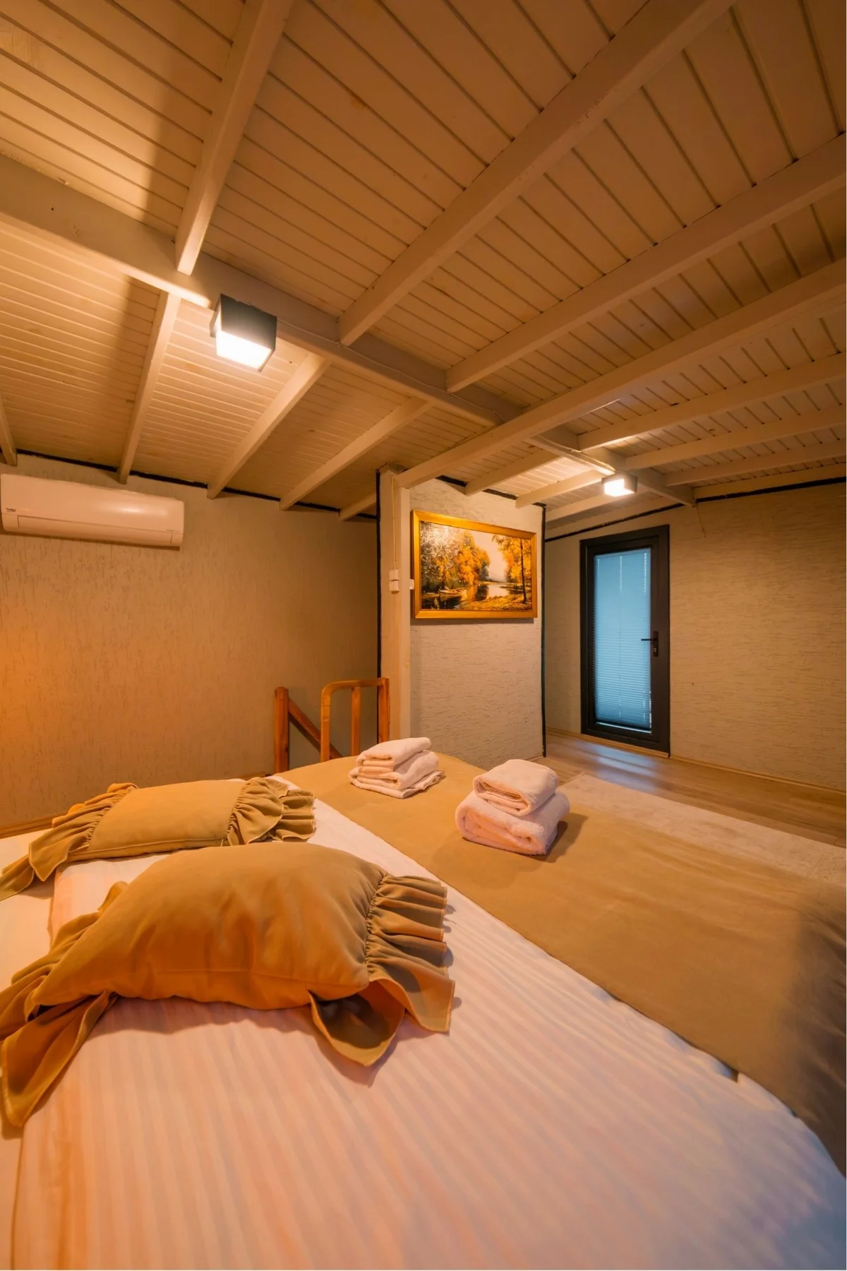 M1 - Jacuzzi Bungalow - Image 5