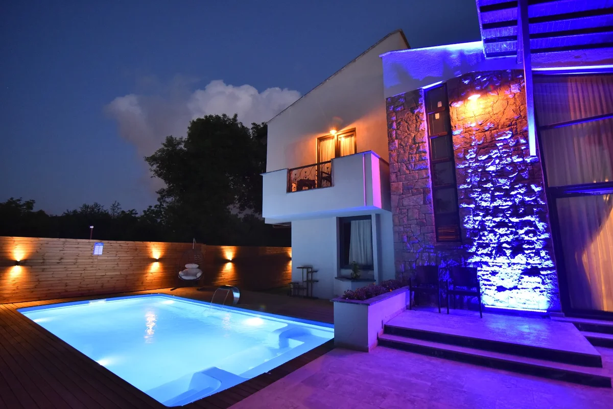 M4 - Lake View 4+1 Villa with Pool - Image 12